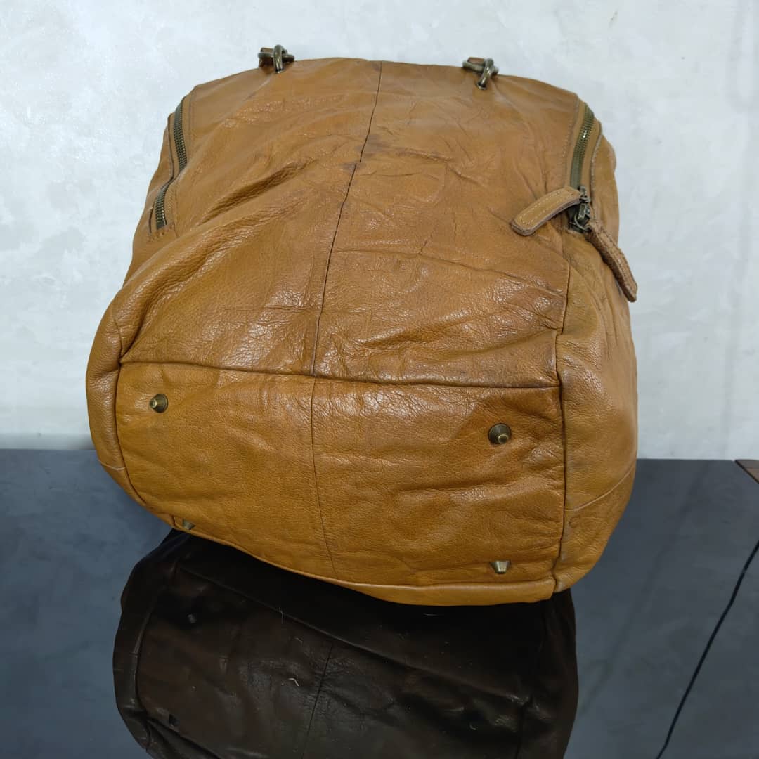 Sac en cuir original France ancien 
30/30cm
Prix 7500