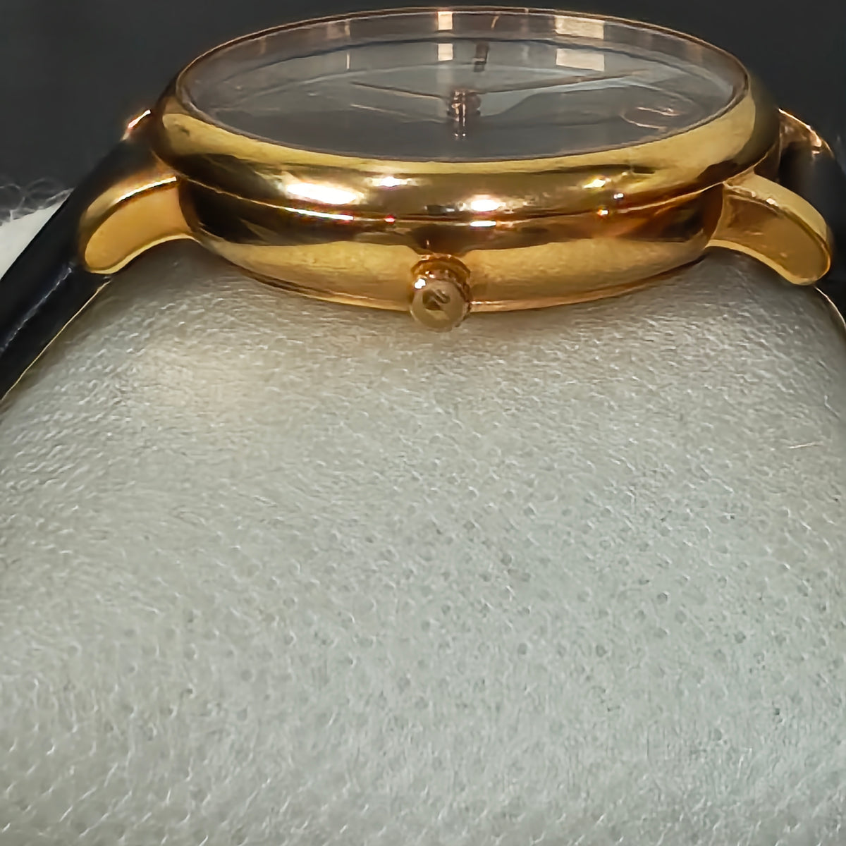 Montre Swarovski crystal suisse quartz femme original 
Prix 13000