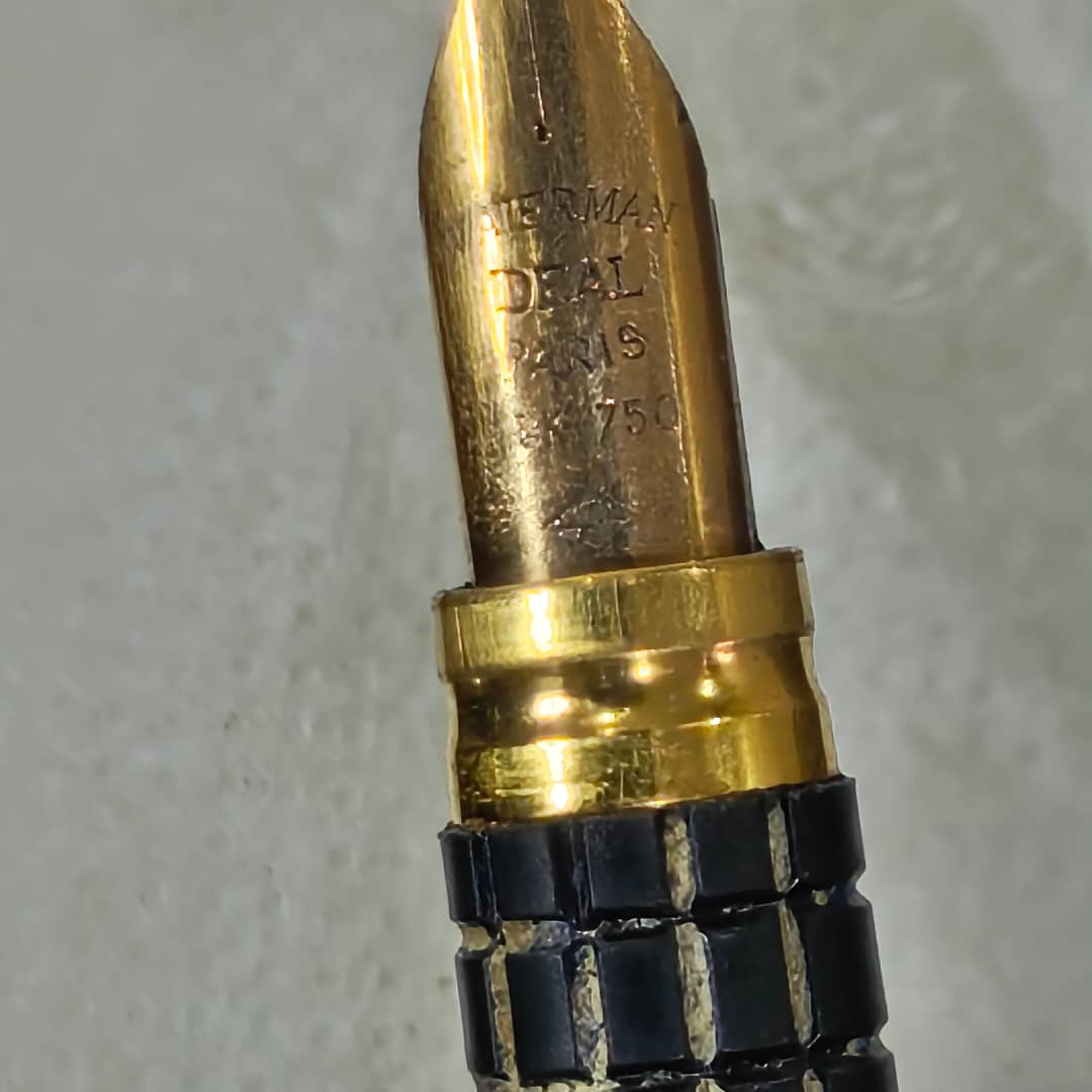 Stylo Waterman paris ريشة ذهب 750
سعر 26000