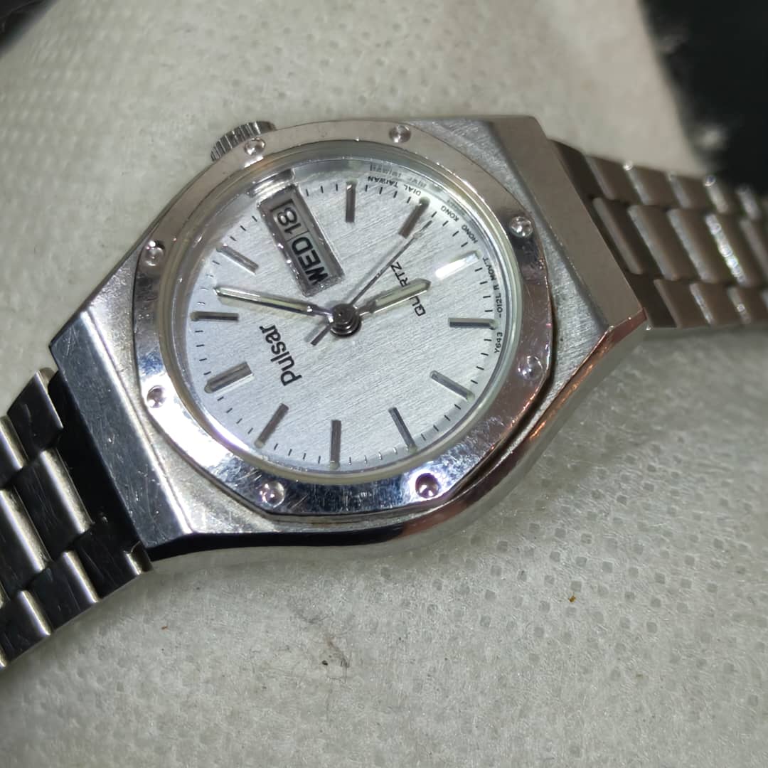 Montre pulsar femme quartz original 
Prix 8000