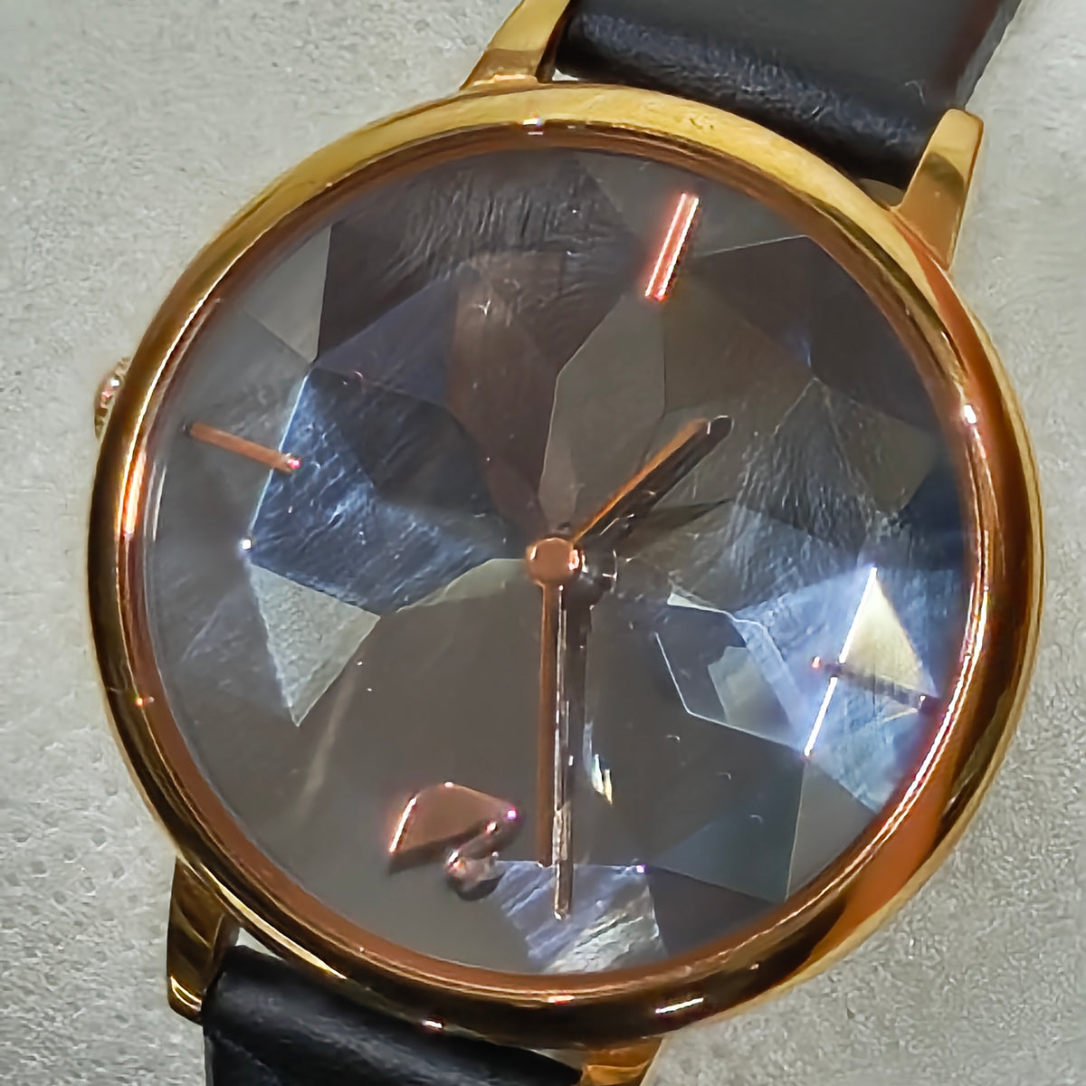 Montre Swarovski crystal suisse quartz femme original 
Prix 13000