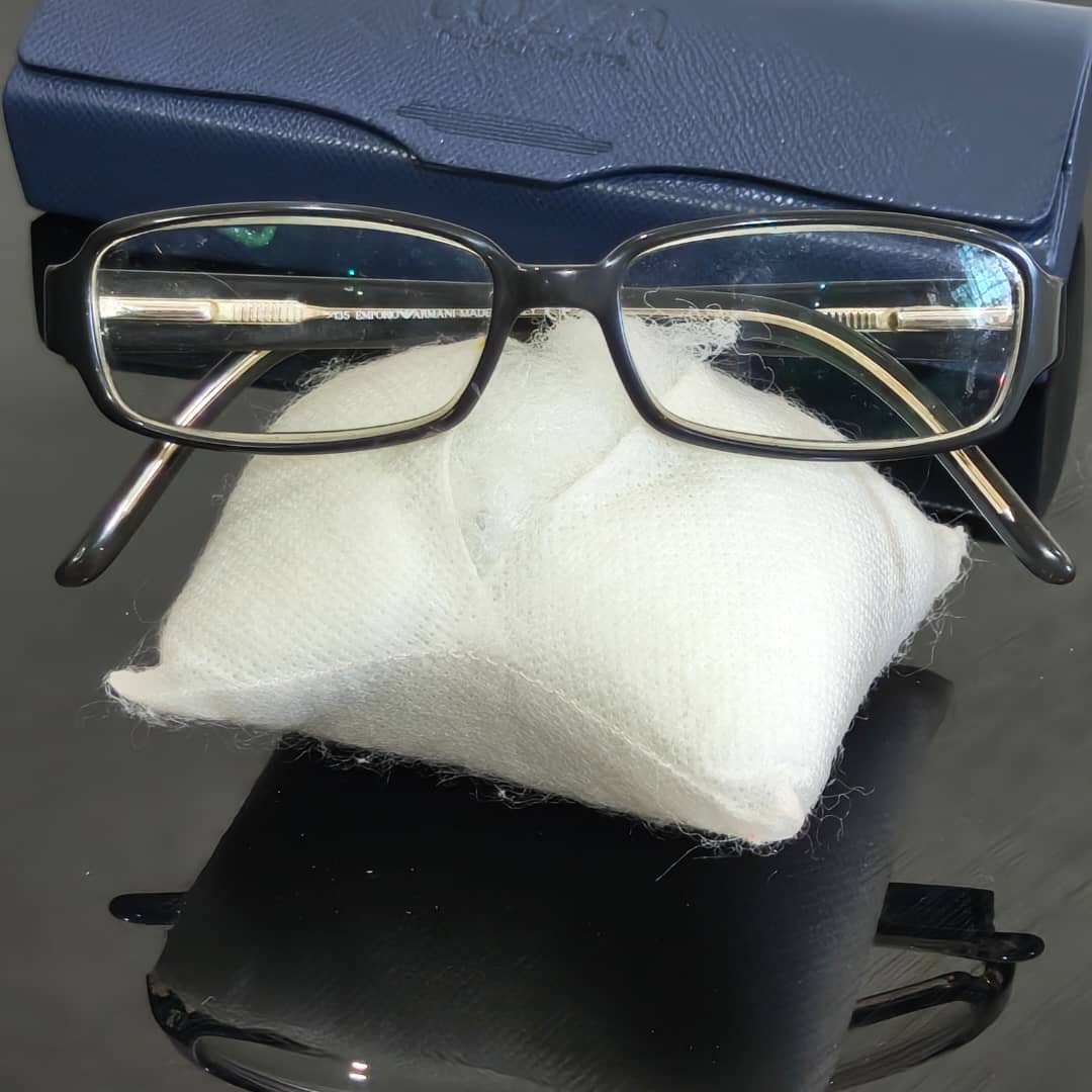 Cadre du lunette Armani femme original 
Prix 7000