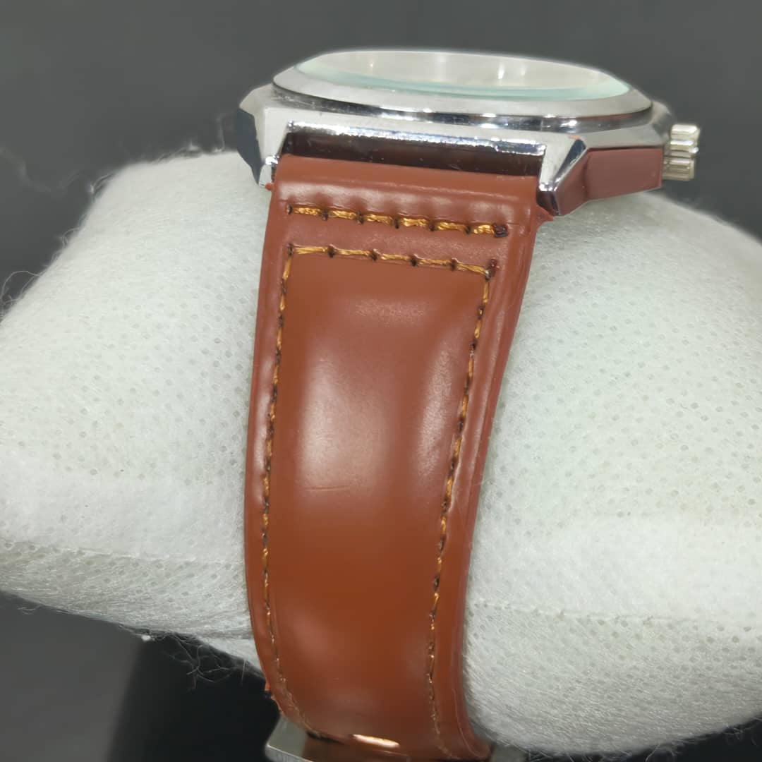 Montre bwn sport Quartz original ثمنمية ألف 
40mm
Prix 8000