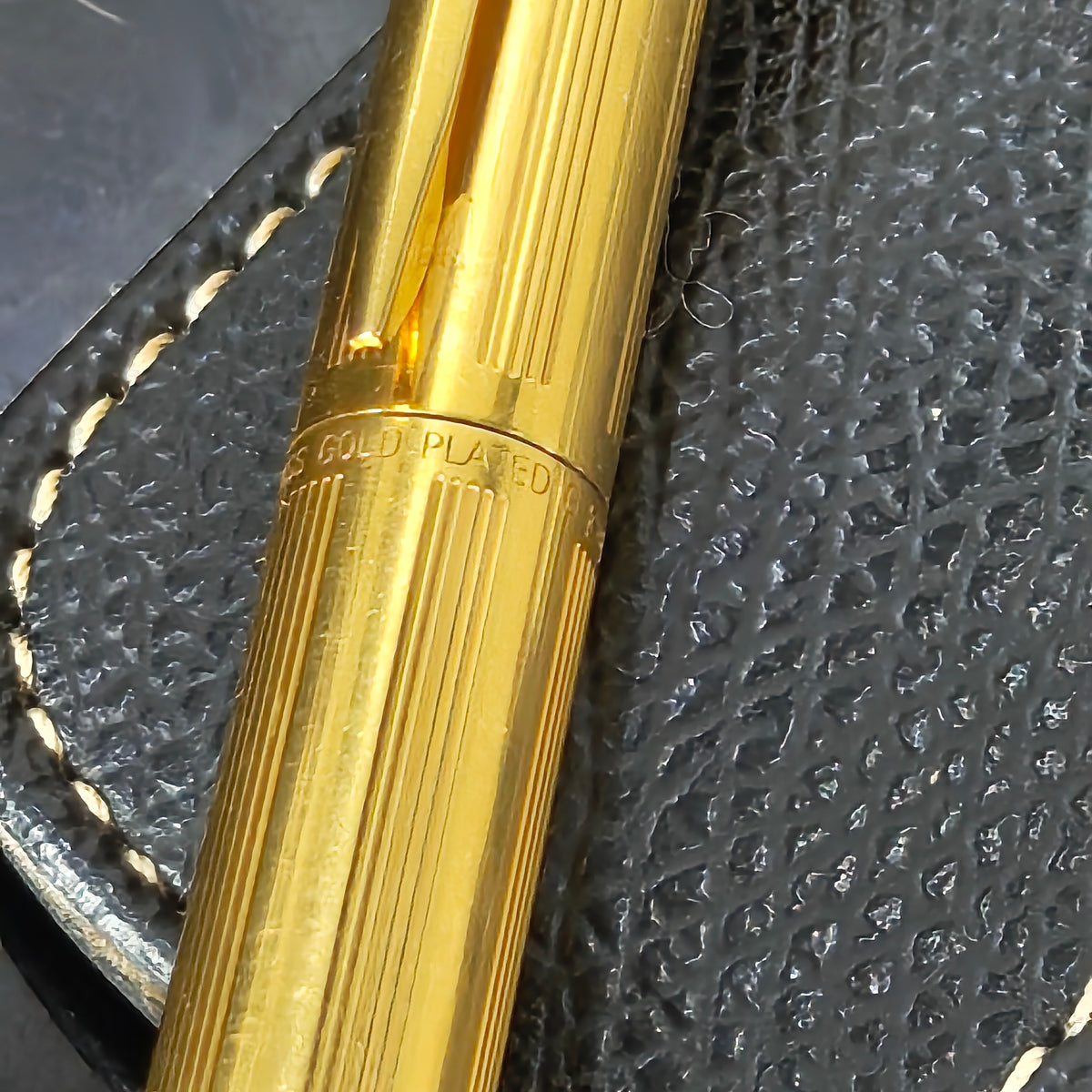 Stylo grand d'Ache Swiss gold plated تغليف ذهب
لا يكتب
سعر 16000
