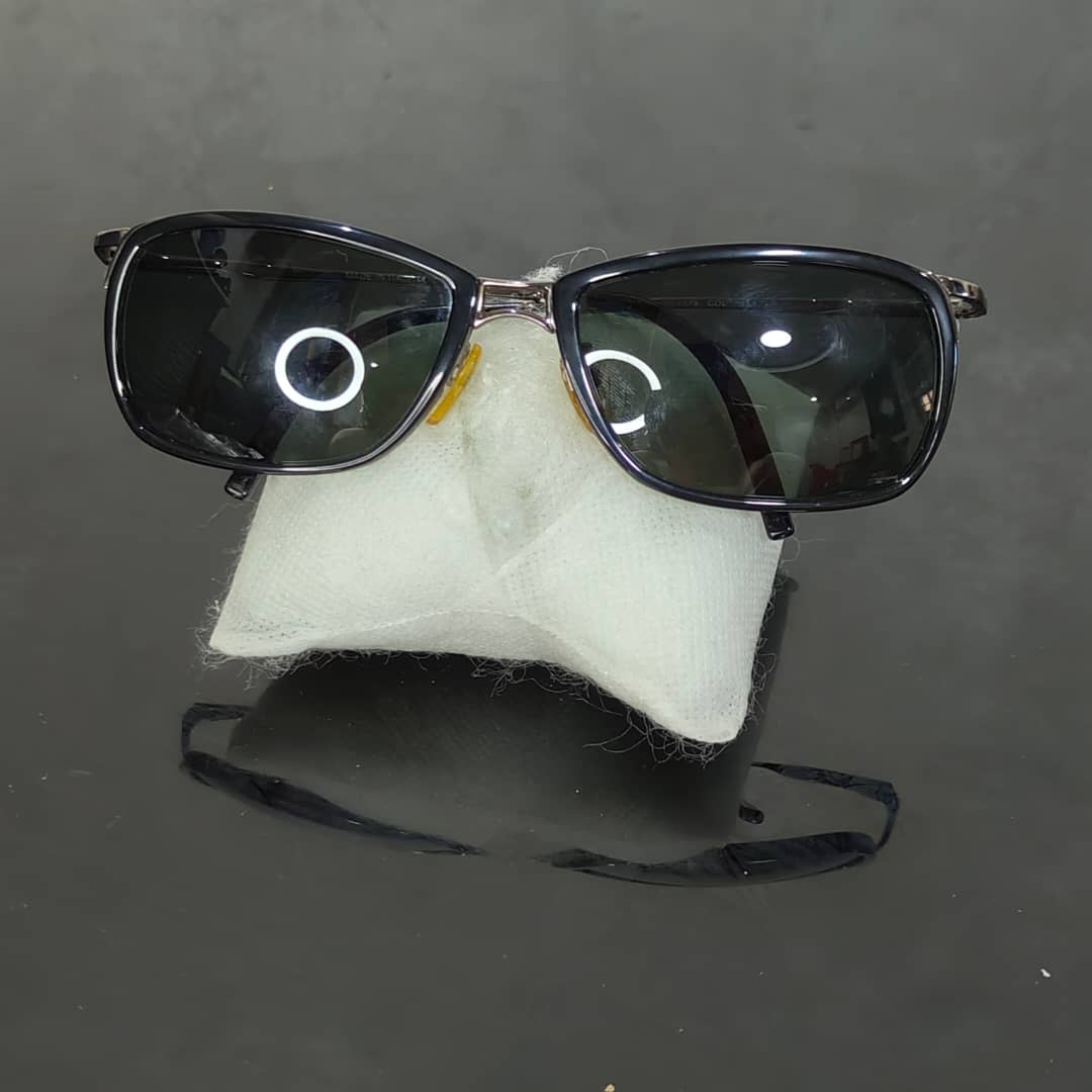 Lunette Givenchy original 
Prix 6500