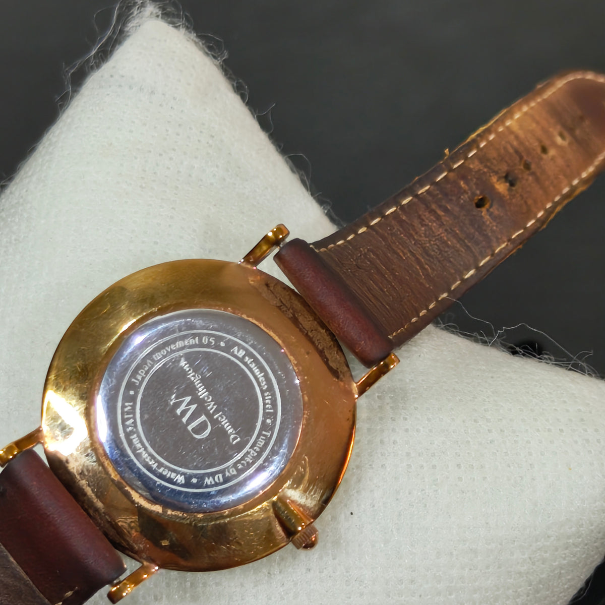 Montre DW femme quartz original 
Prix 8500