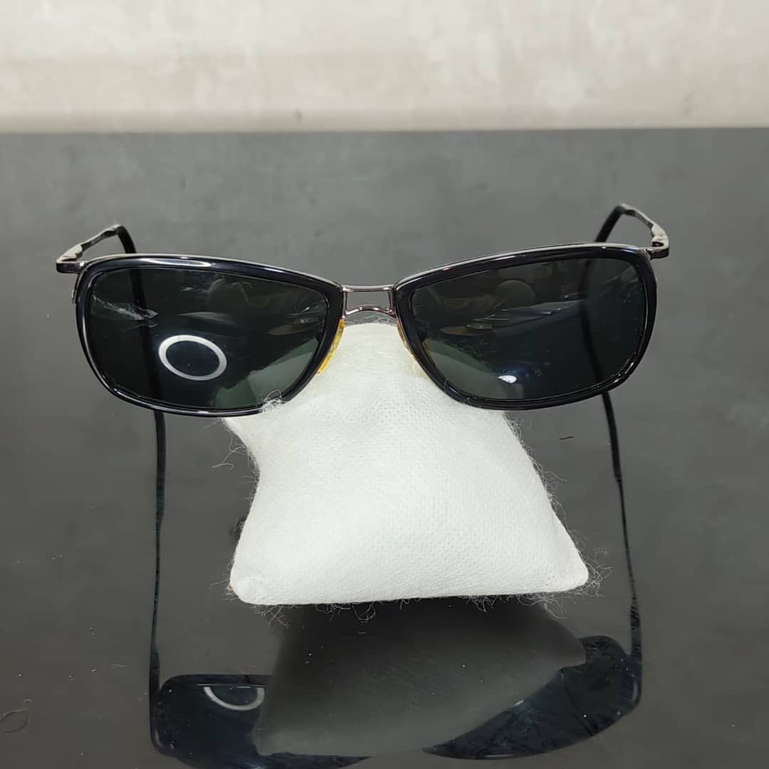 Lunette Givenchy original 
Prix 6500