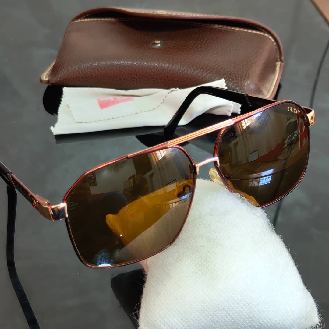Lunette Gucci homme polarized original 
لون زجاج بني فاتح
62/11
سعر 18000
