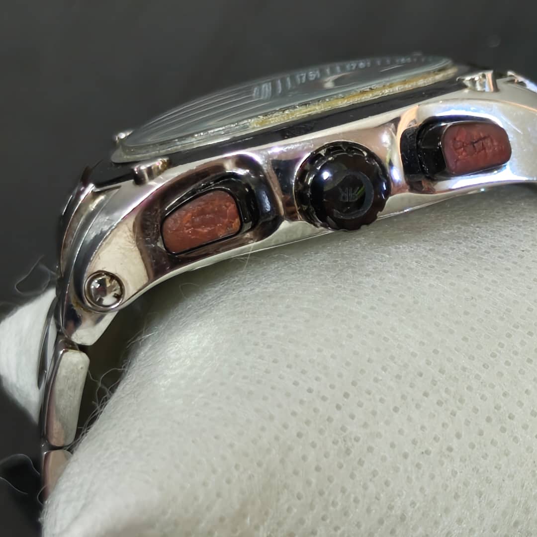 Montre Cerruti 1881 chronographe Quartz original/ زوج ملايين 
42mm
Prix 20000