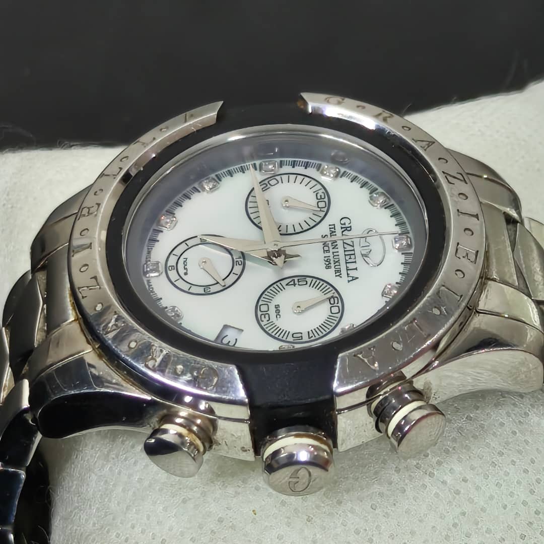 Montre Graziella en daiment original 
38mm
Prix 30000