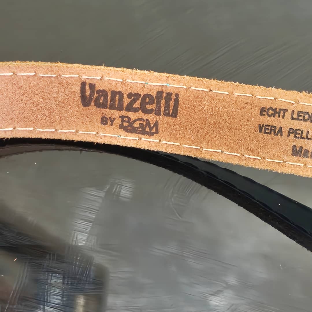 Ceinture Vanzetti femme en cuir original 
98cm
Prix 4500