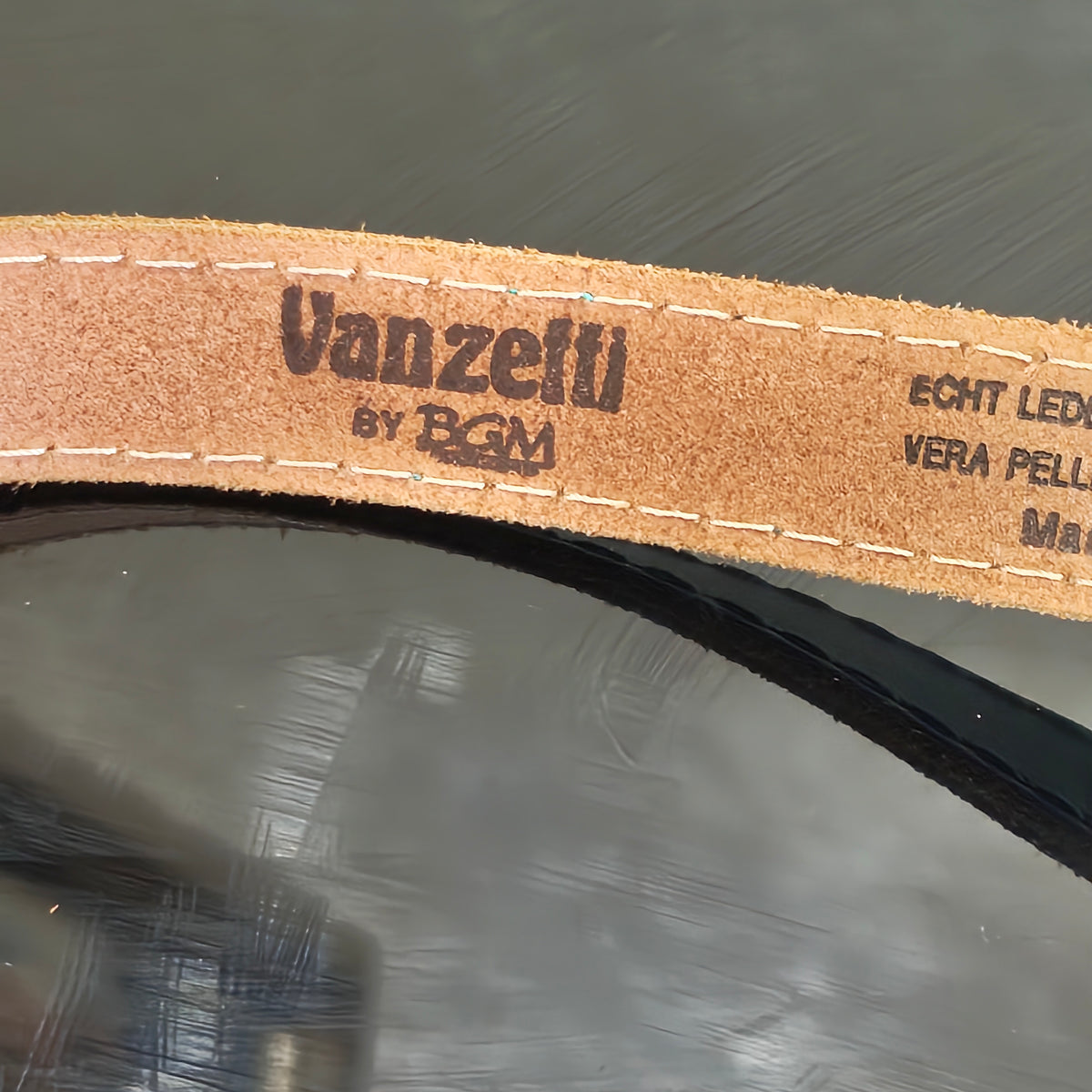 Ceinture Vanzetti femme en cuir original 
98cm
Prix 4500