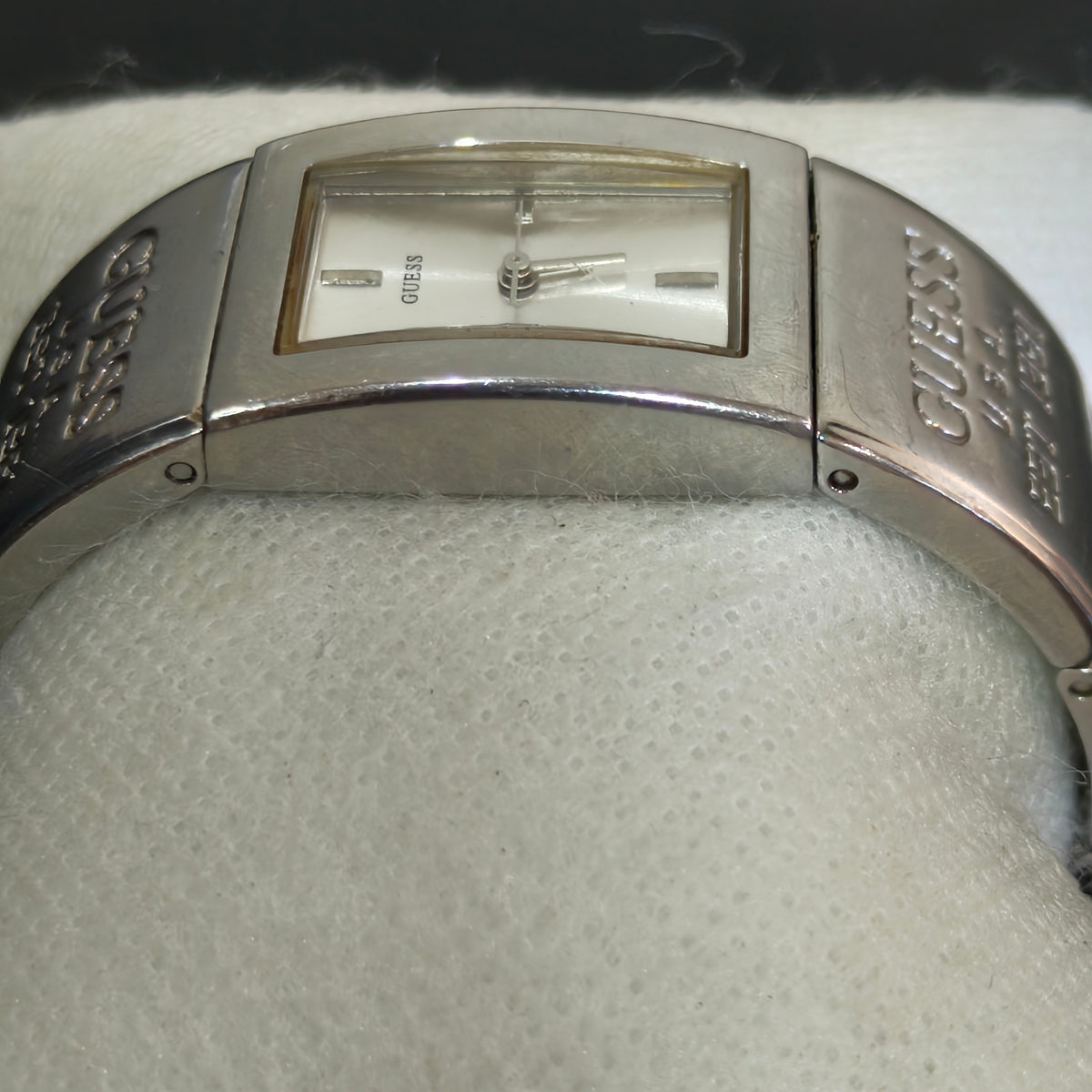 Montre Guess femme original 
Prix 7500