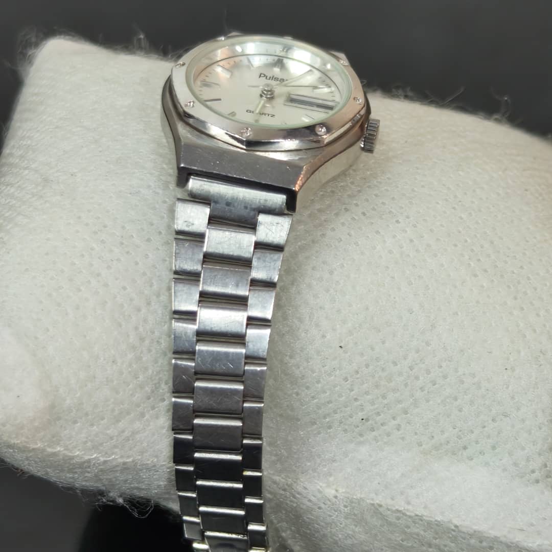 Montre pulsar femme quartz original 
Prix 8000