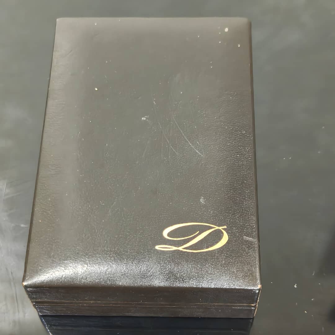 Briquet Dupont argent Paris 
6/4cm
Prix 25000