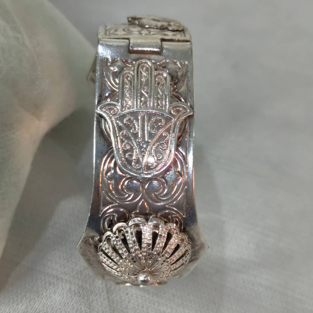 سوار فضة تحفة عنيفة
قطر 6cm
Prix 38000