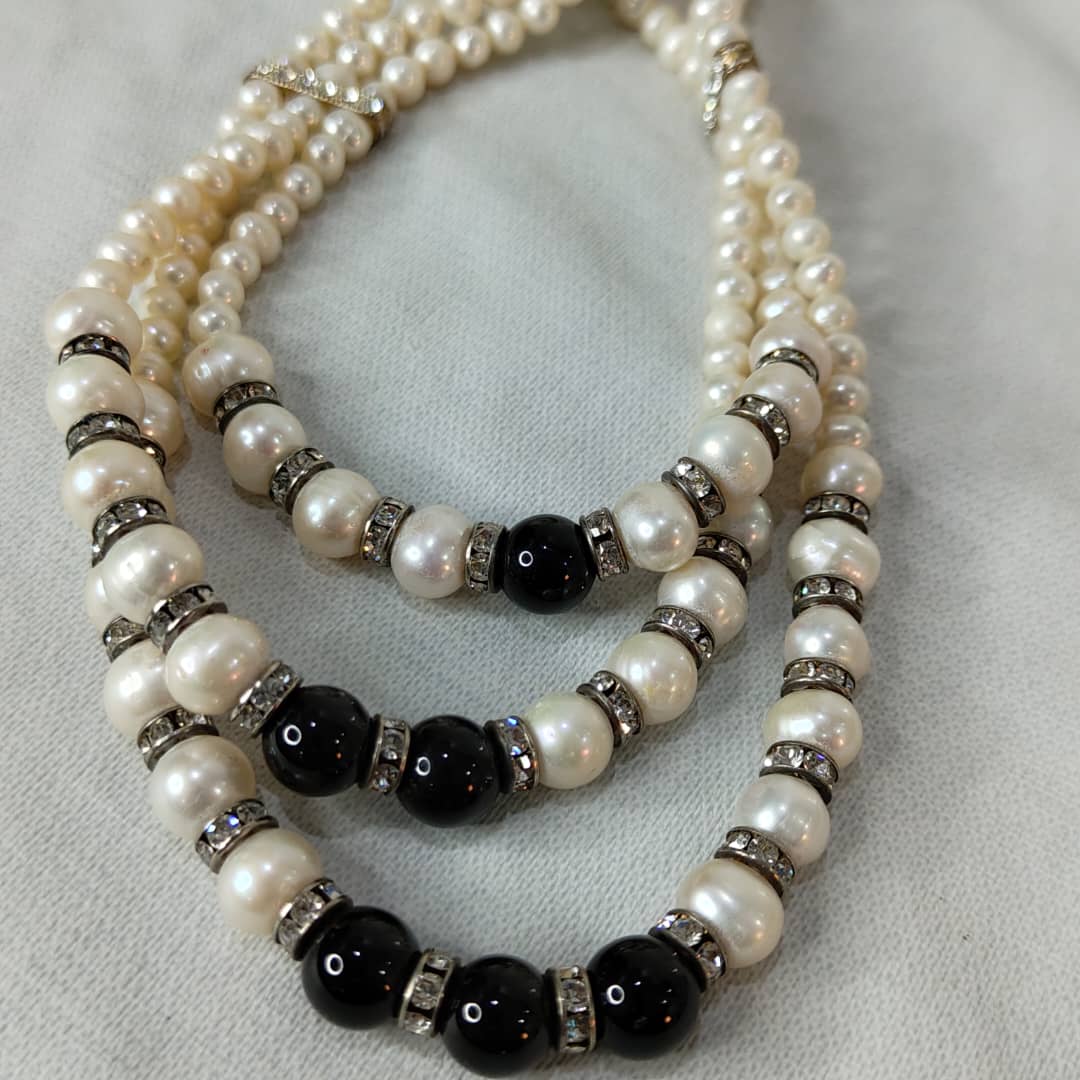 عقد بثلاثة خيوط لؤلؤ طبيعي تحفة 
طول مغلق 22cm
Prix 22000