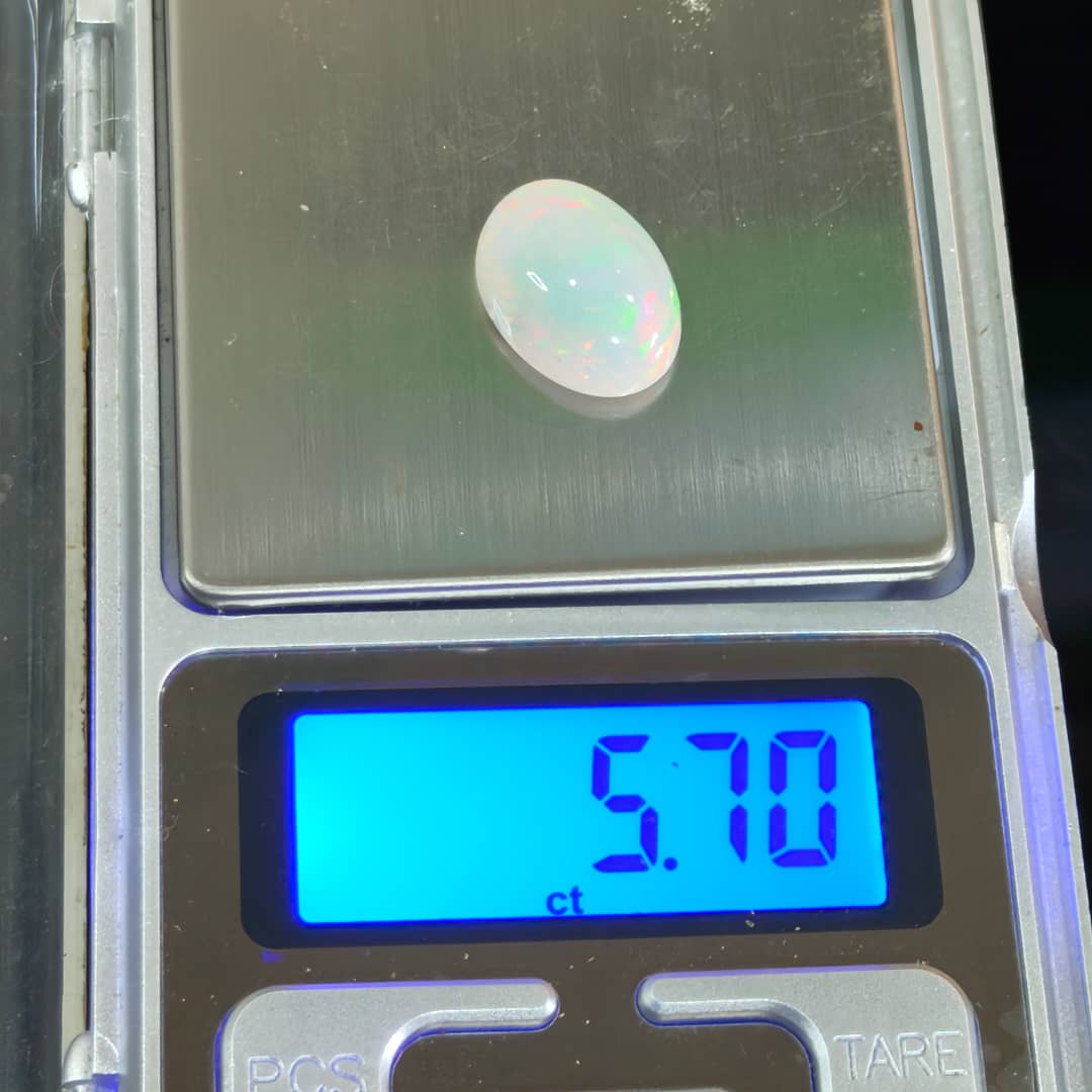 حجر أوبال طبيعي 
سعر 30000