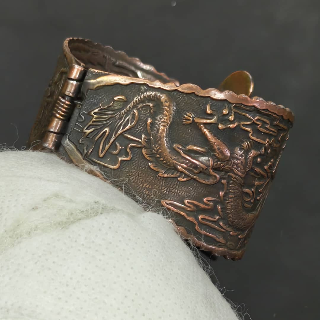 سوار صيني عتيق مزخرف نحاس أحمر
قطر 6cm
Prix 12000