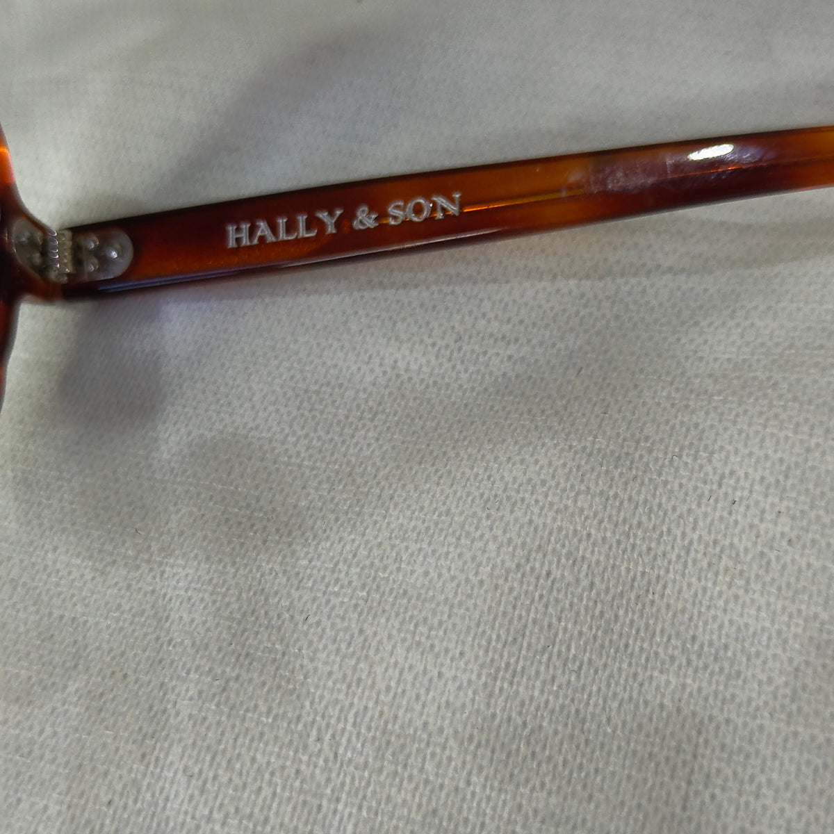 Lunette hally &son original 
51/21
Prix 12000