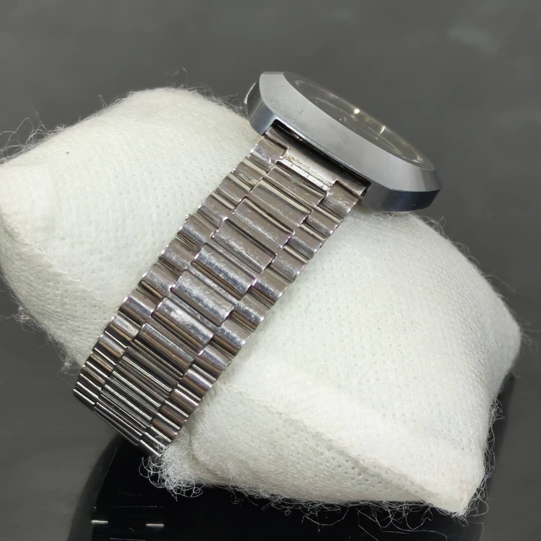 Montre rado céramique automatique original 
38cm
Prix 40000