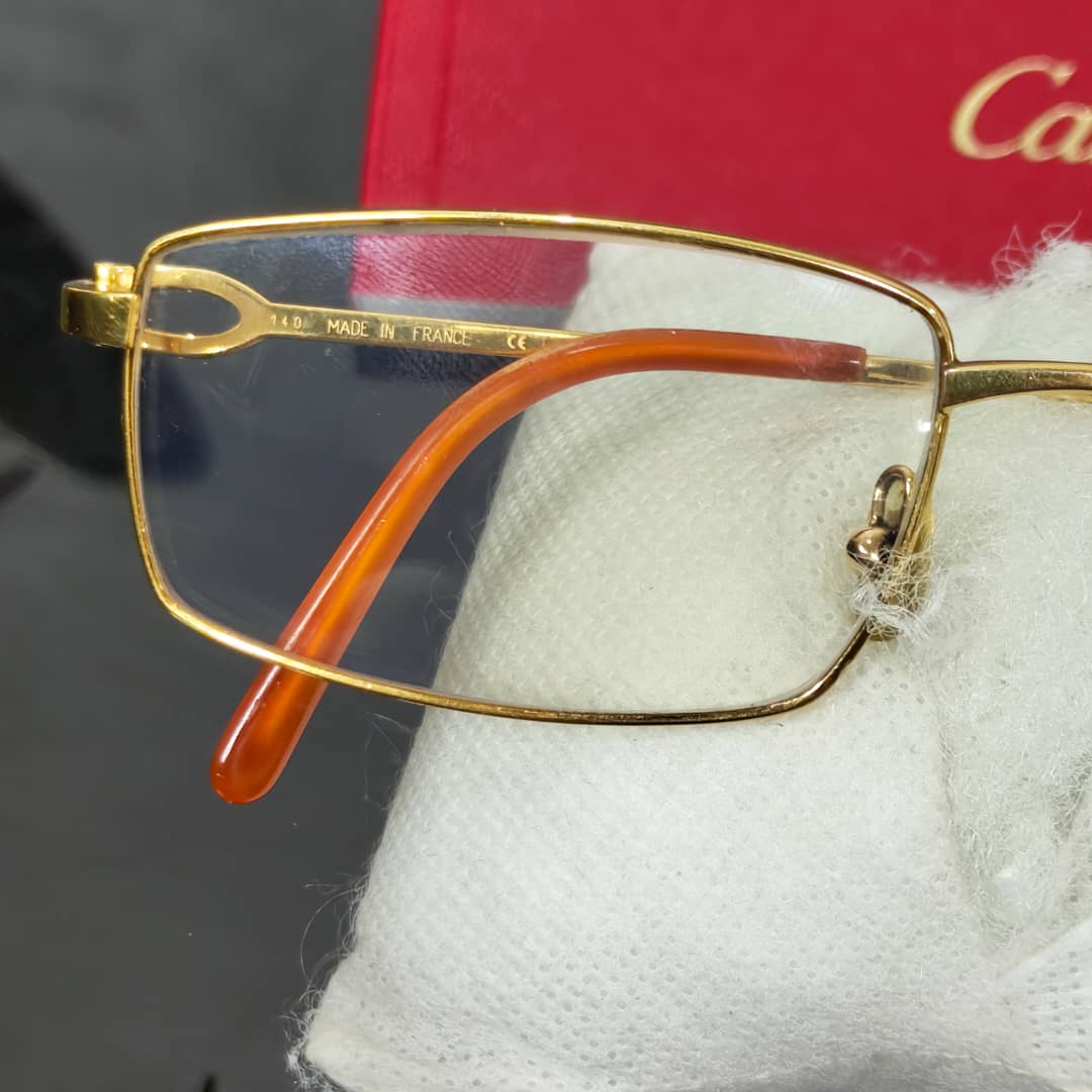 Lunette cartier France original    إثنان عشر مليون
54/18
Prix 120000