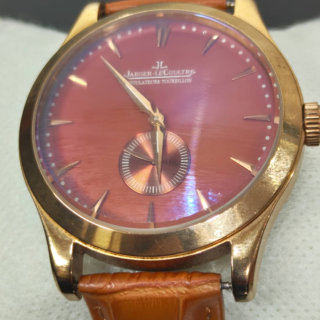 Montre Jaeger - lecoltre régulateur & tourbillon Quartz/ثلاثة ملايين ونصف 
40mm
Prix 35000