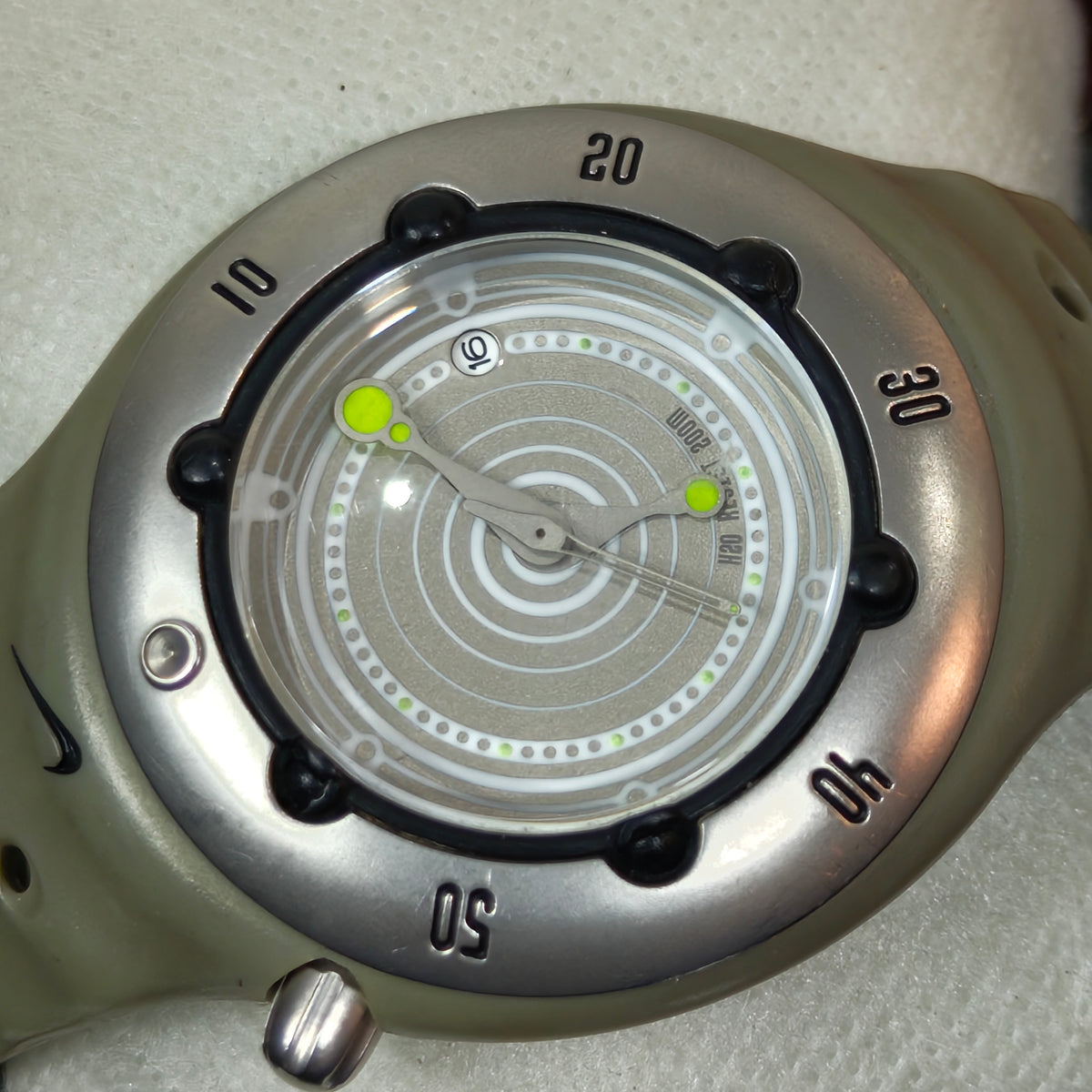 Montre Nike plongée 200m
38mm
Prix 12000