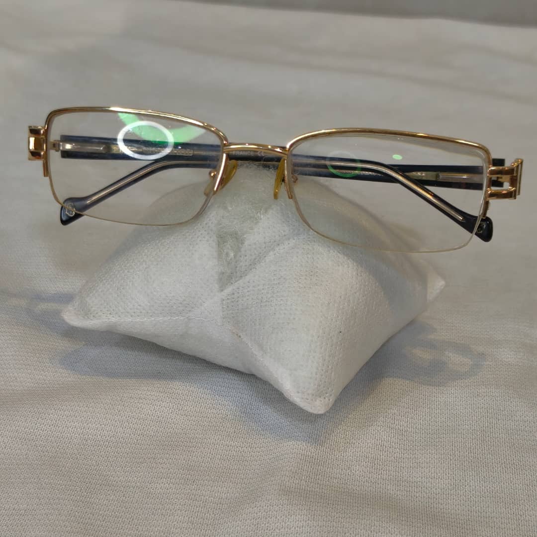 Cadre du lunette charriol femme original 
52/18
Prix 12000