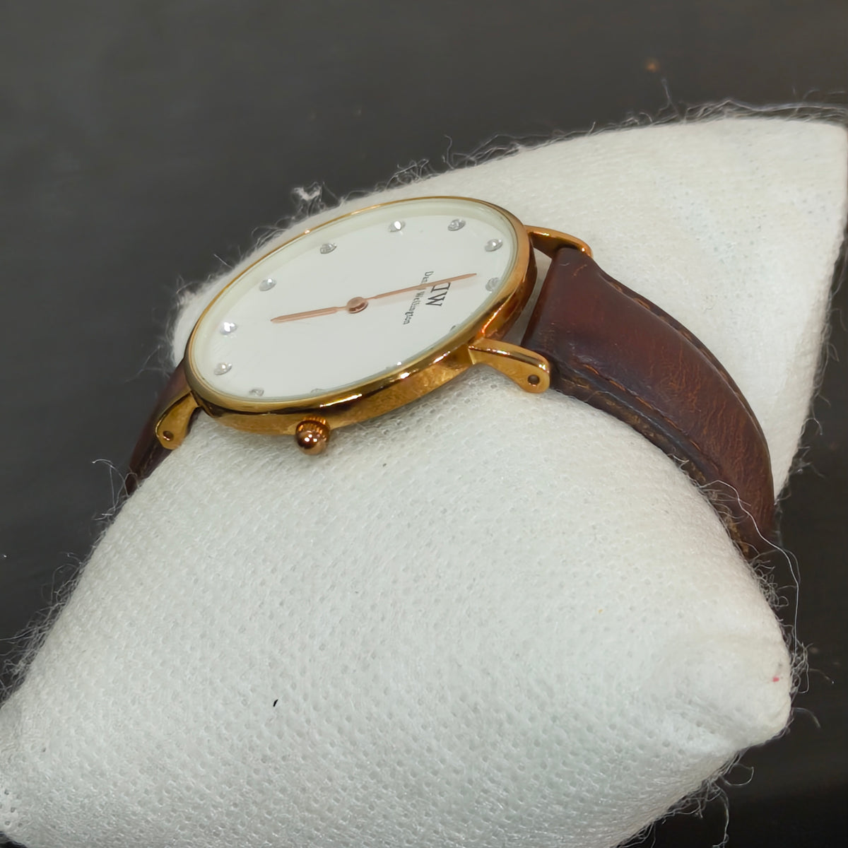Montre DW femme quartz original 
Prix 8500