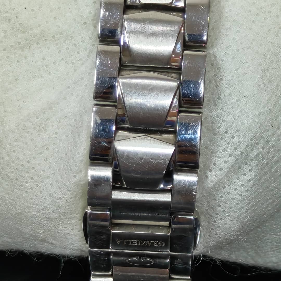 Montre Graziella en daiment original 
38mm
Prix 30000