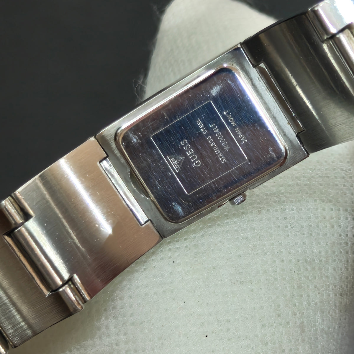 Montre Guess femme original 
Prix 7500