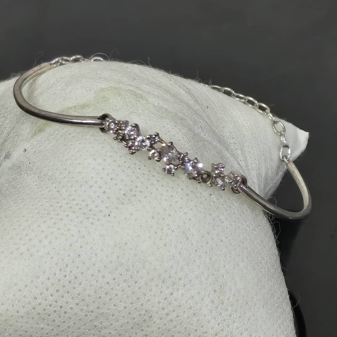 سوار نسائي فضة 
طول 16cm
Prix 6000