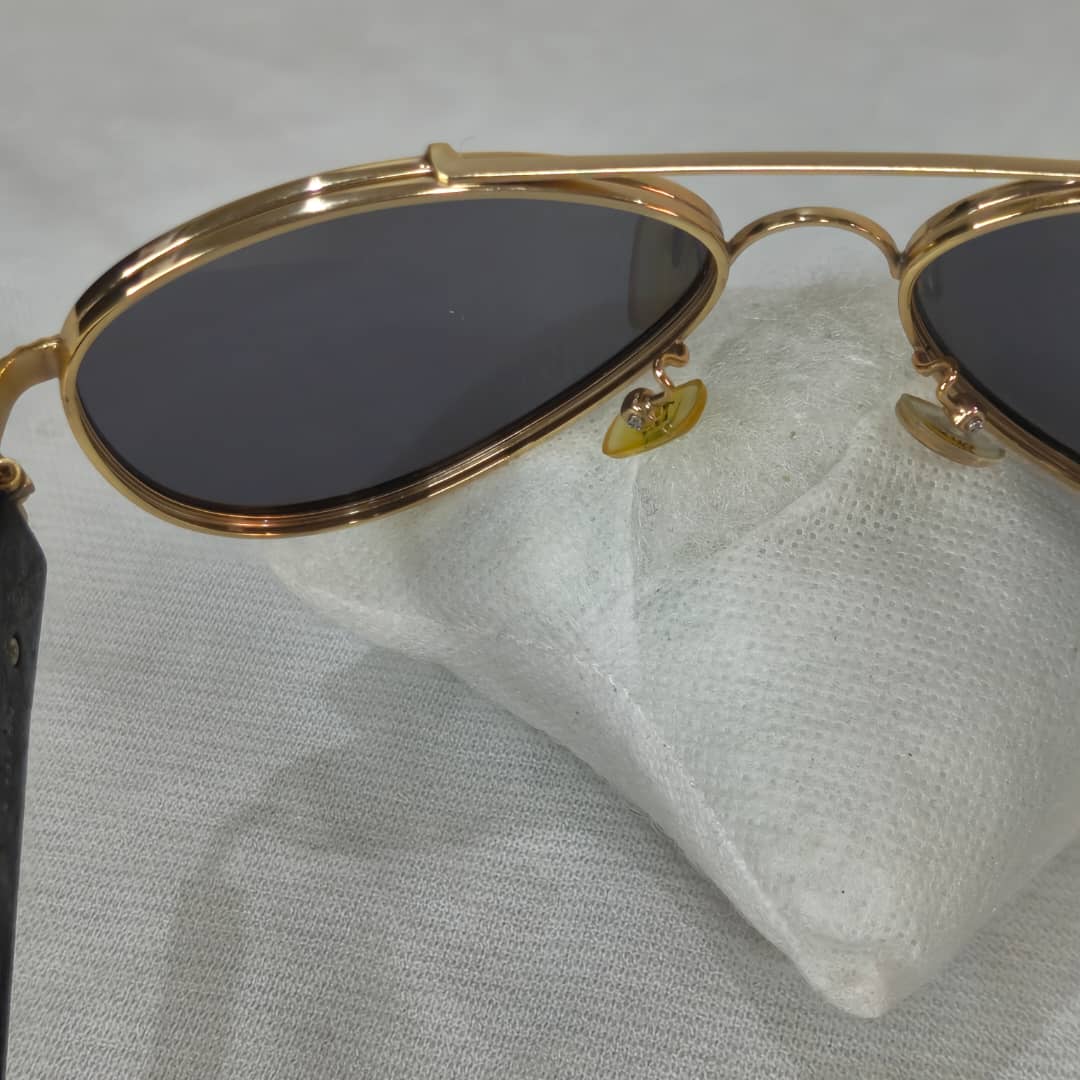 Lunette Versace pilote original 
Prix 30000