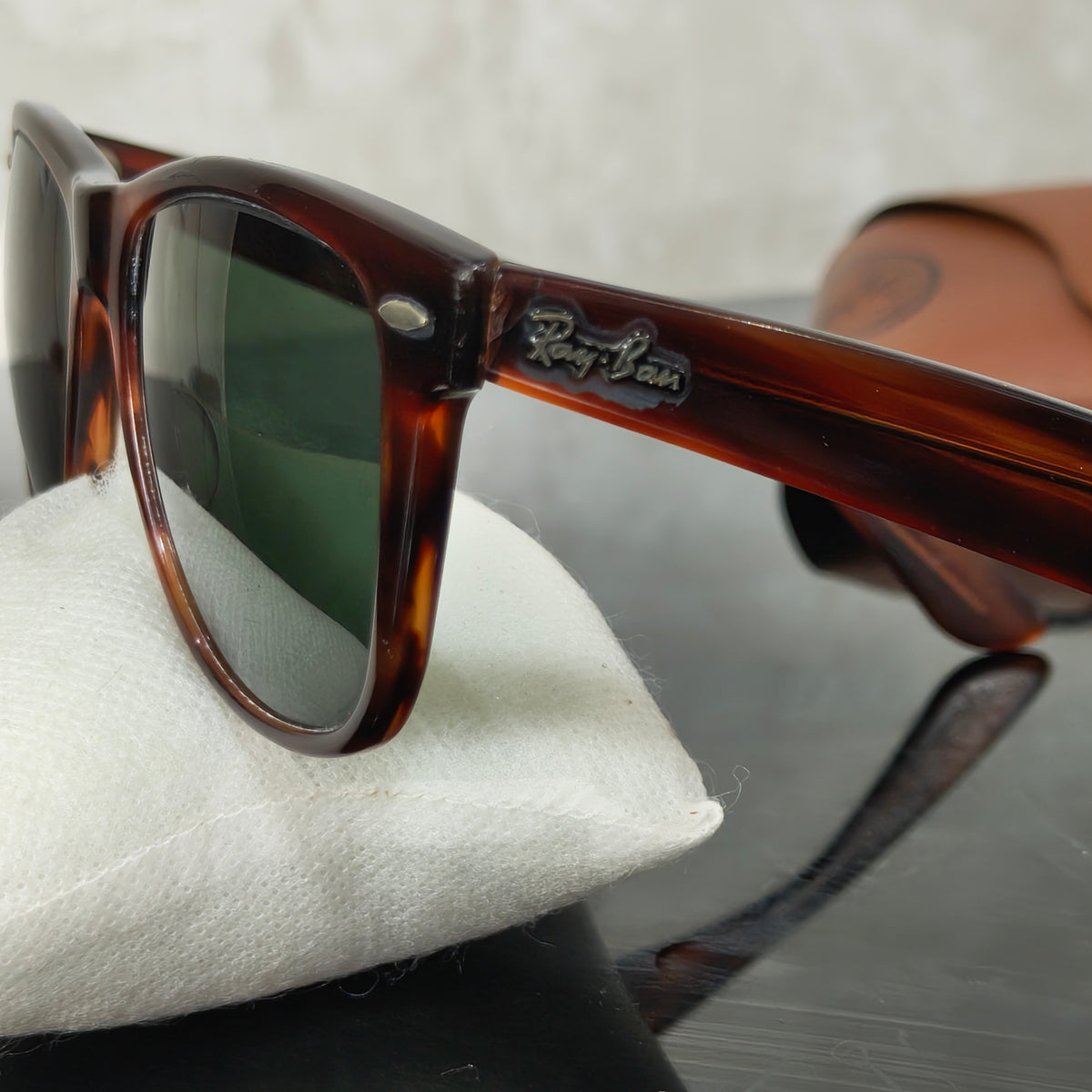 Lunette ray ben usa bl original مليون وربعمية ألف

14000