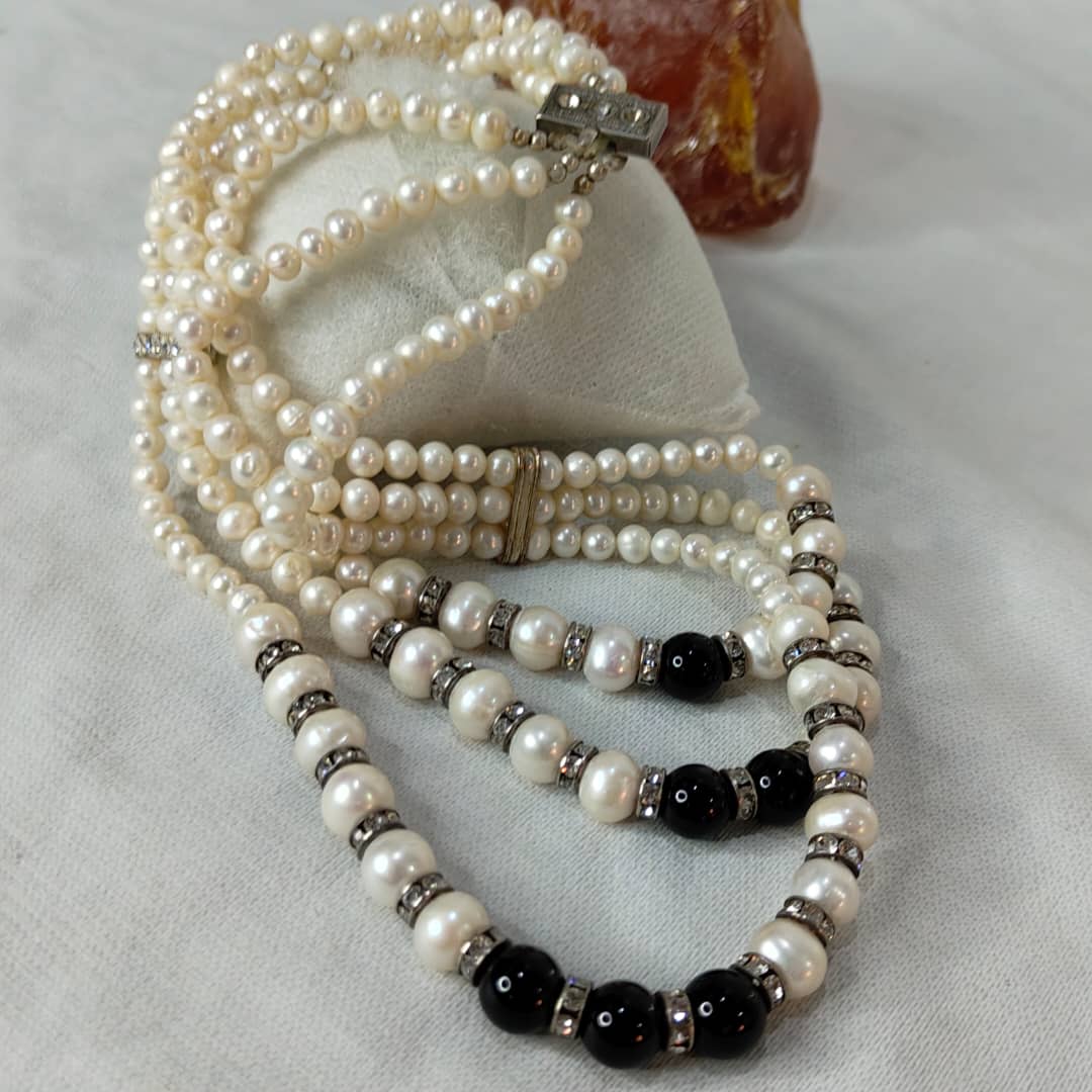 عقد بثلاثة خيوط لؤلؤ طبيعي تحفة 
طول مغلق 22cm
Prix 22000