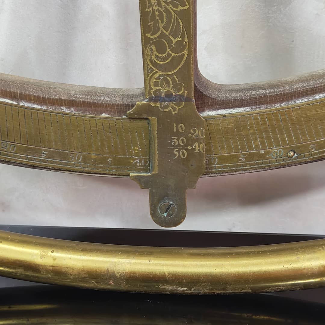 Ancien lustre louisaine Art déco signé rare original 
95cm/65cm
Prix 25000