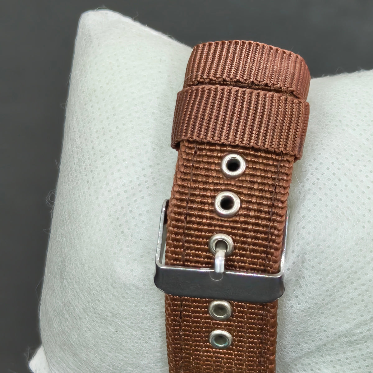 Montre Genèva quartz original ثمان مئة ألف
40mm
Prix 8000