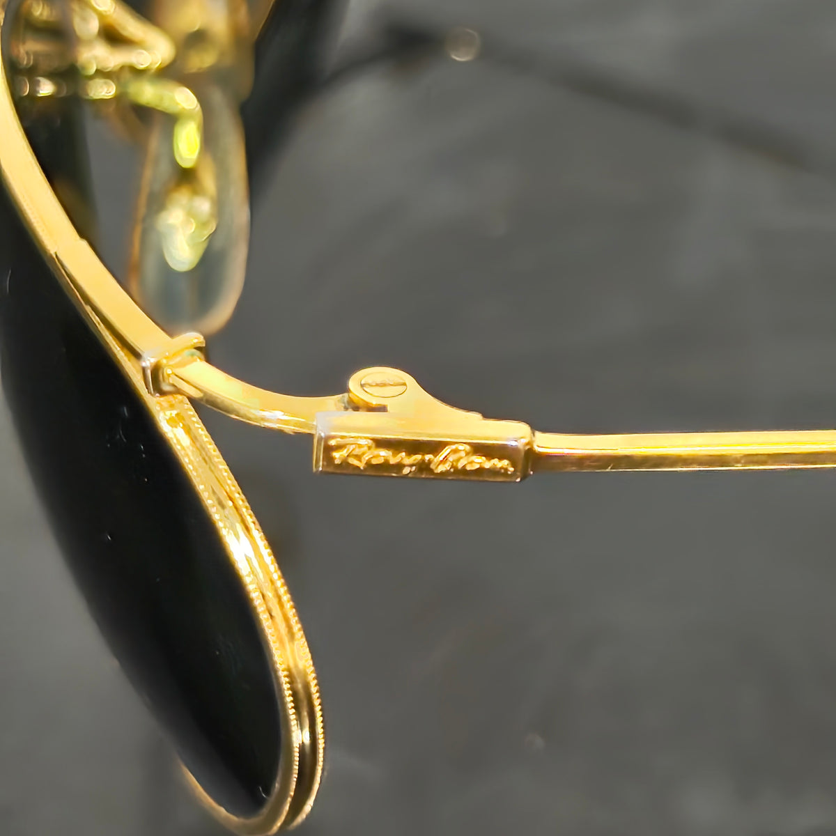 Lunette ray ben usa bl original تحفة نادرة
أربعة ملايين وربعمية
44000