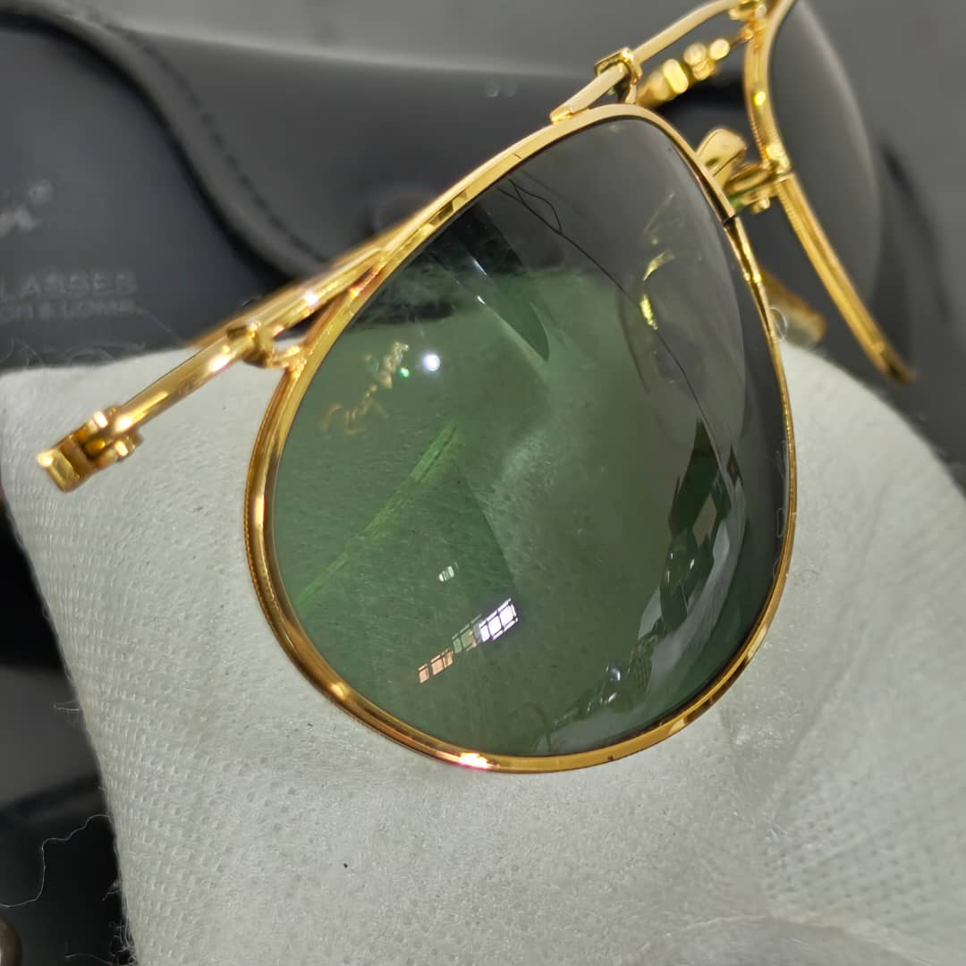 Lunette ray ben usa bl original تحفة نادرة
أربعة ملايين وربعمية
44000
