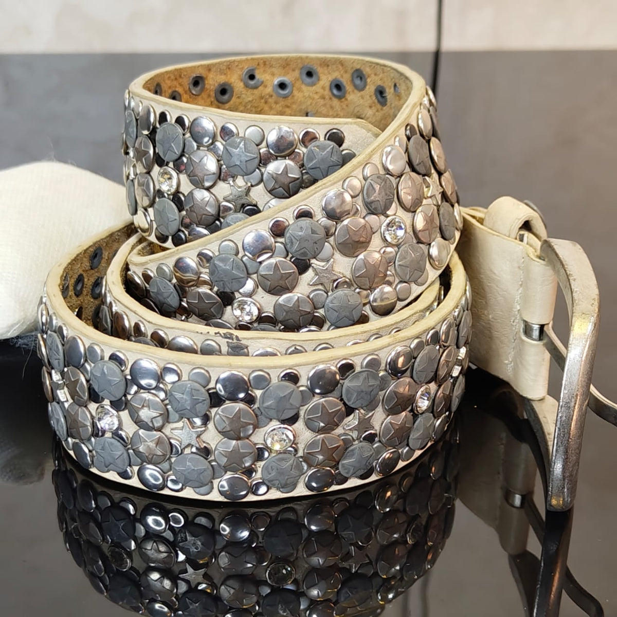 Ceinture en cuir original 
124cm
110cm
كمية 2 
سعر 8000