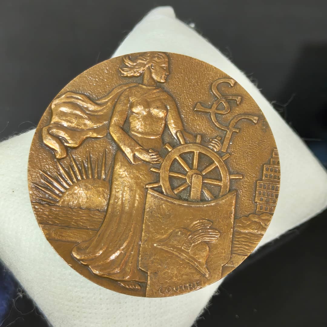 Ancien médaille en bronze 1987
قطر 6cm