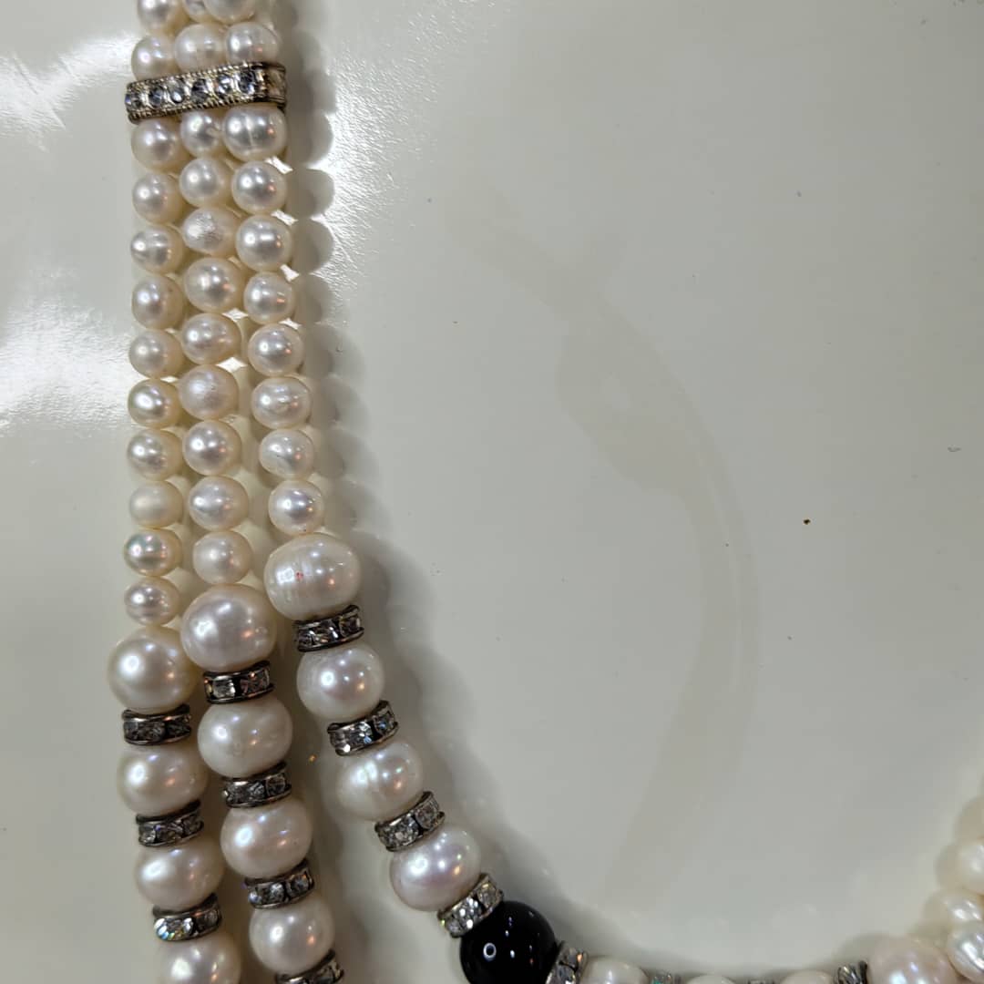 عقد بثلاثة خيوط لؤلؤ طبيعي تحفة 
طول مغلق 22cm
Prix 22000