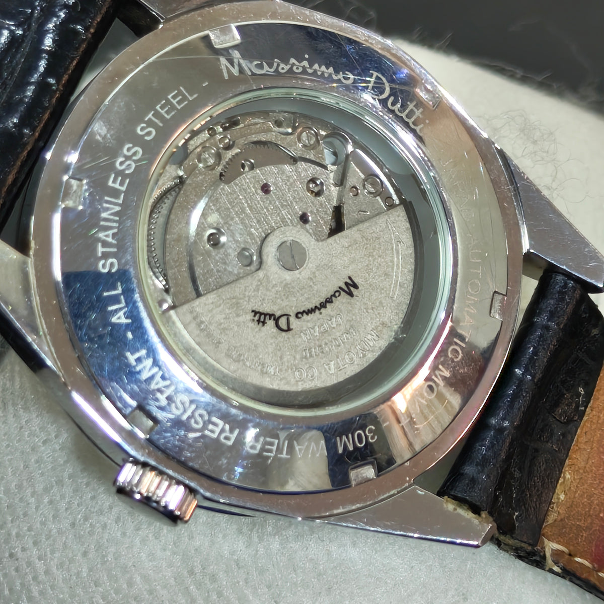 Montre Massimo Dutti automatique original 
42mm
Prix 22000