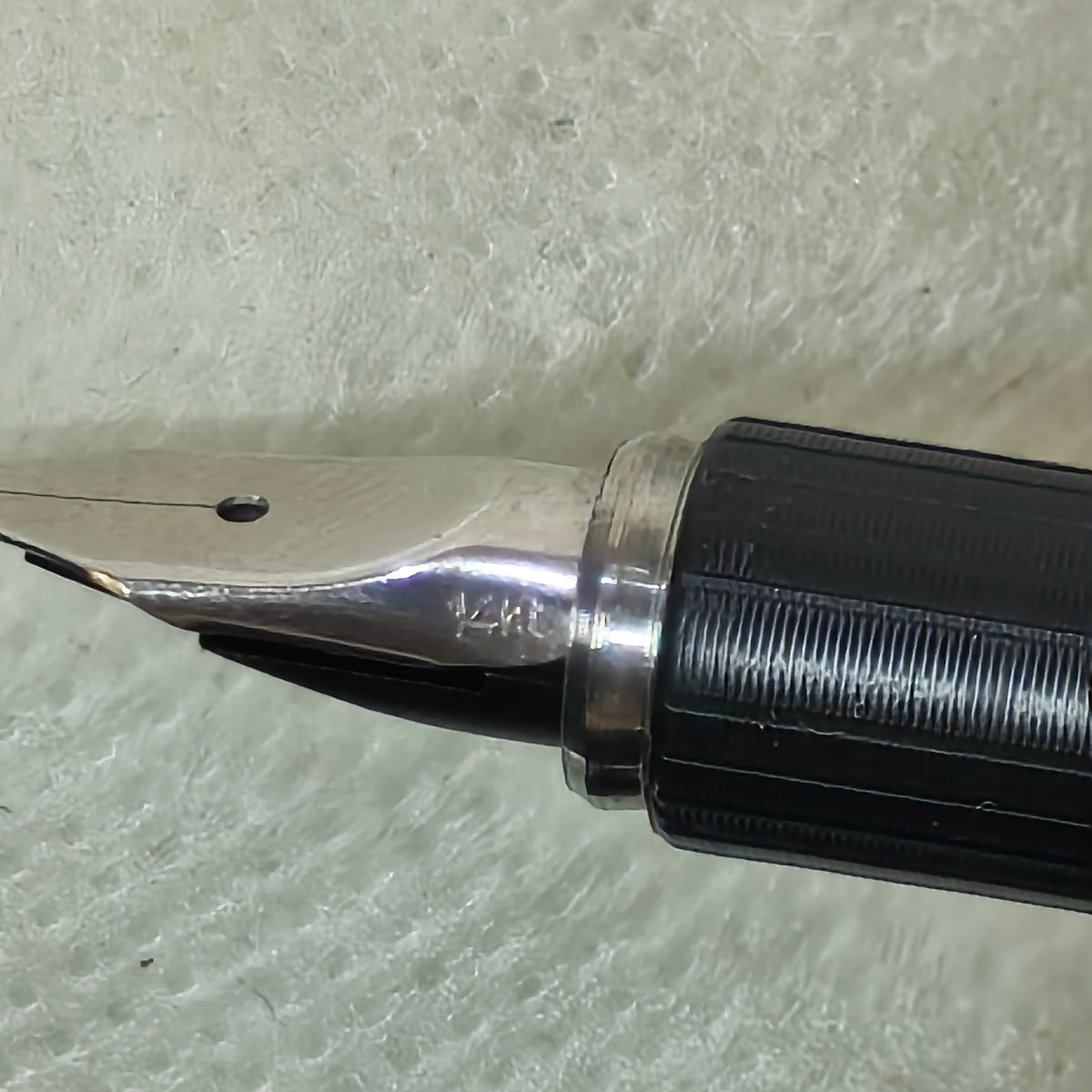 Stylo plume aurora argent/ or14k
Prix 42000
