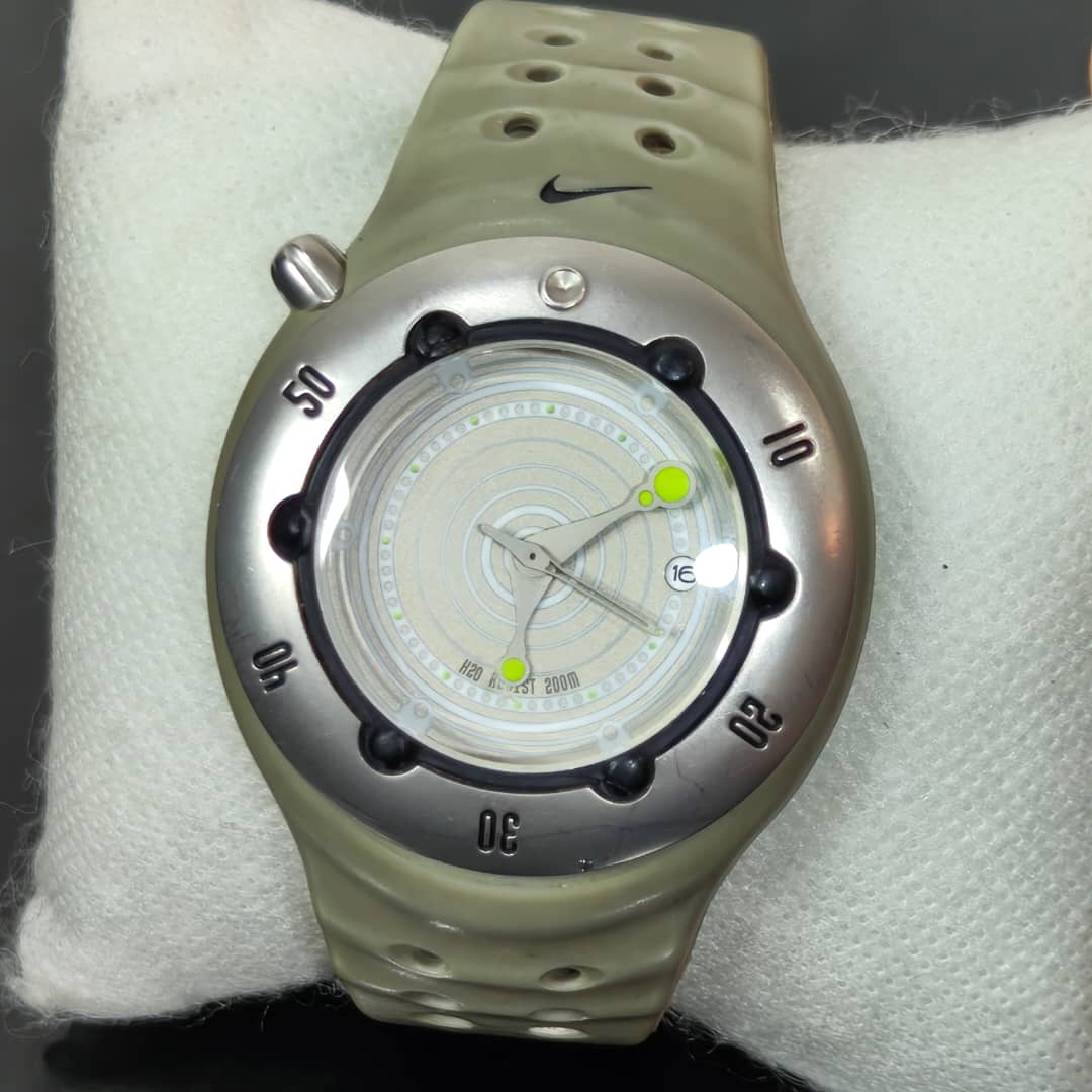 Montre Nike plongée 200m
38mm
Prix 12000