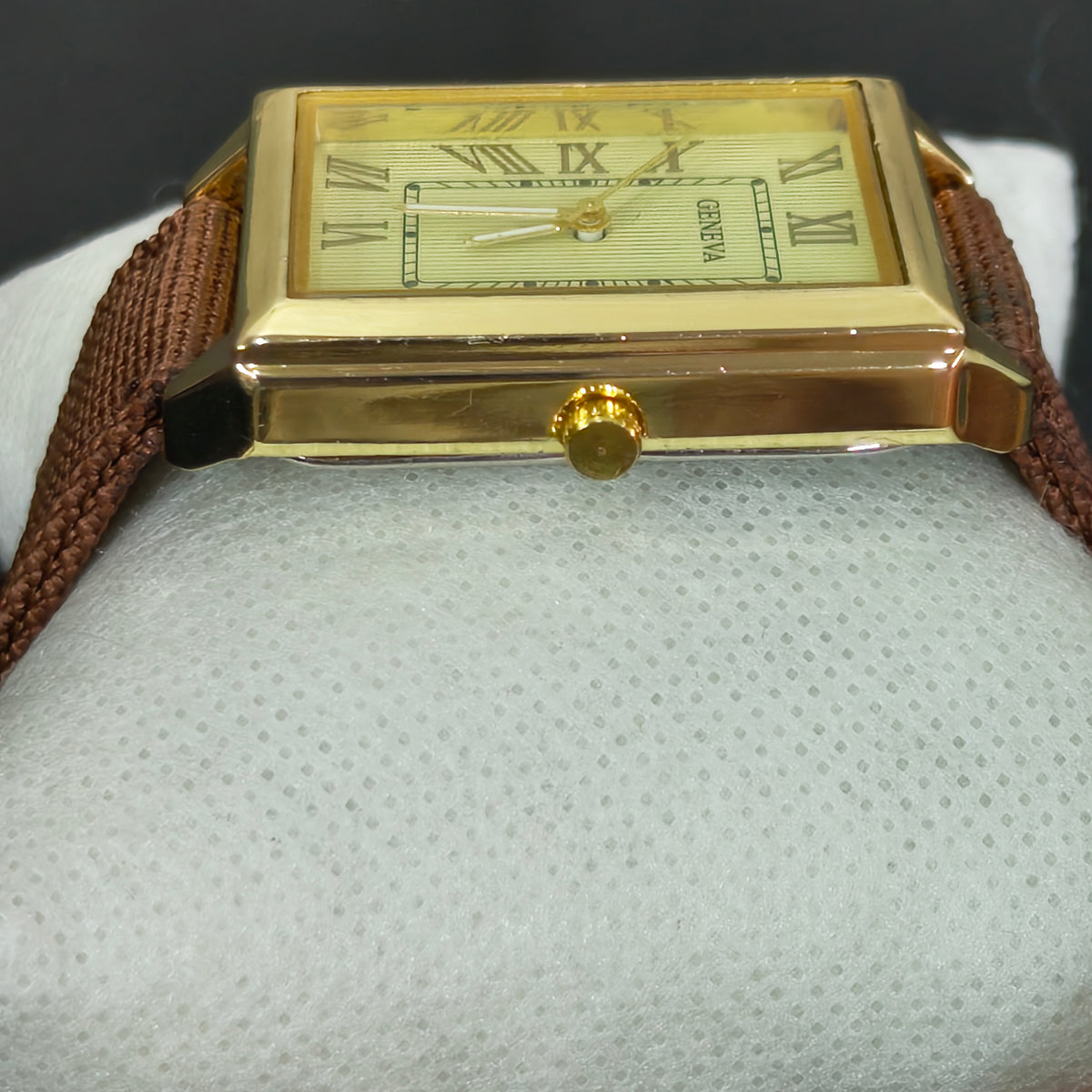 Montre Genèva quartz original ثمان مئة ألف
40mm
Prix 8000