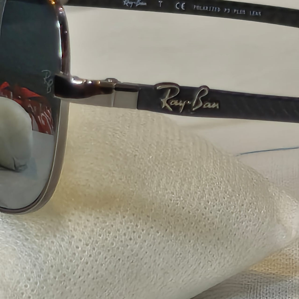 Lunette ray ben Italie polarized et carbone original 
59/14
Prix 17000