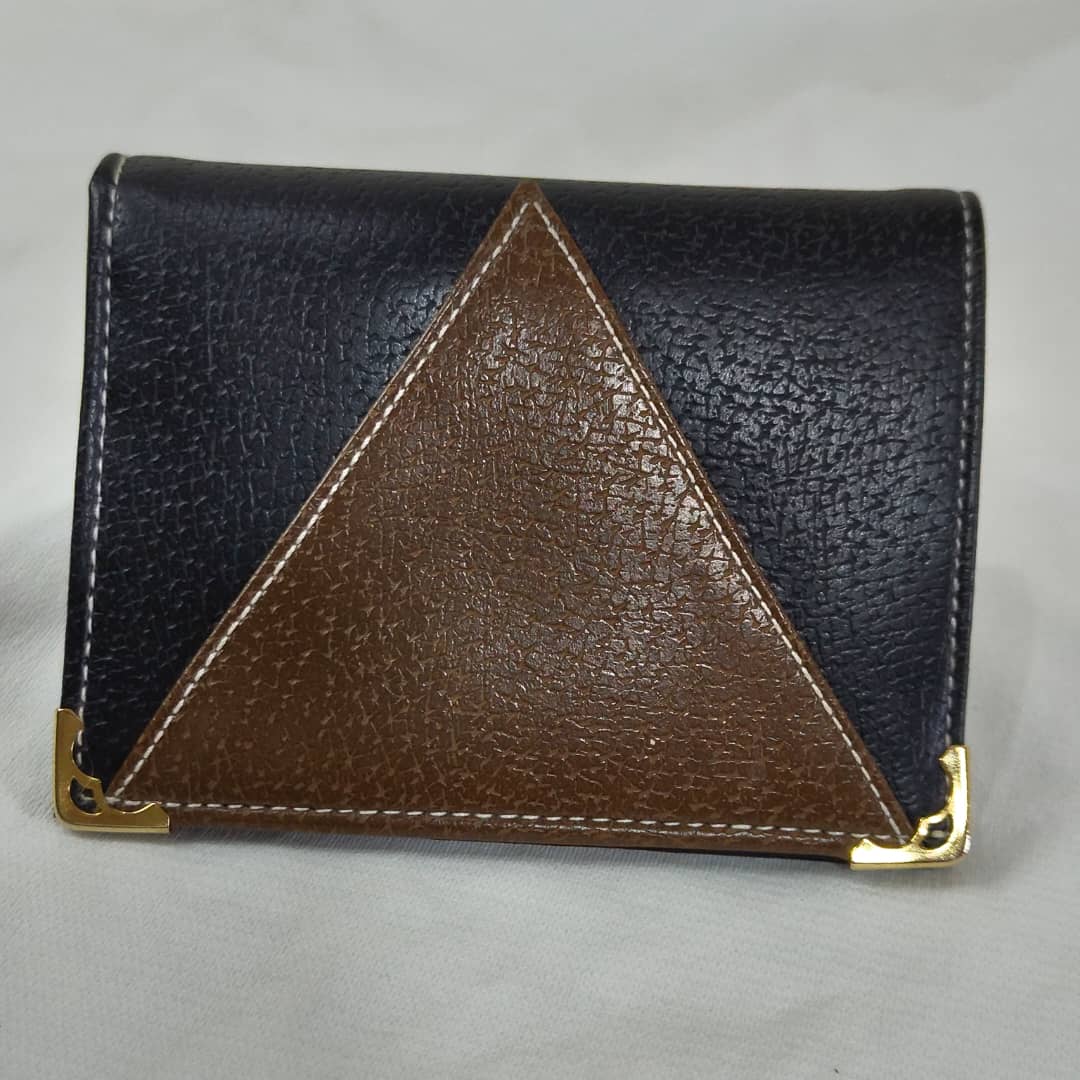 Portefeuille rondo en cuir original 
18/12cm
Prix 6000