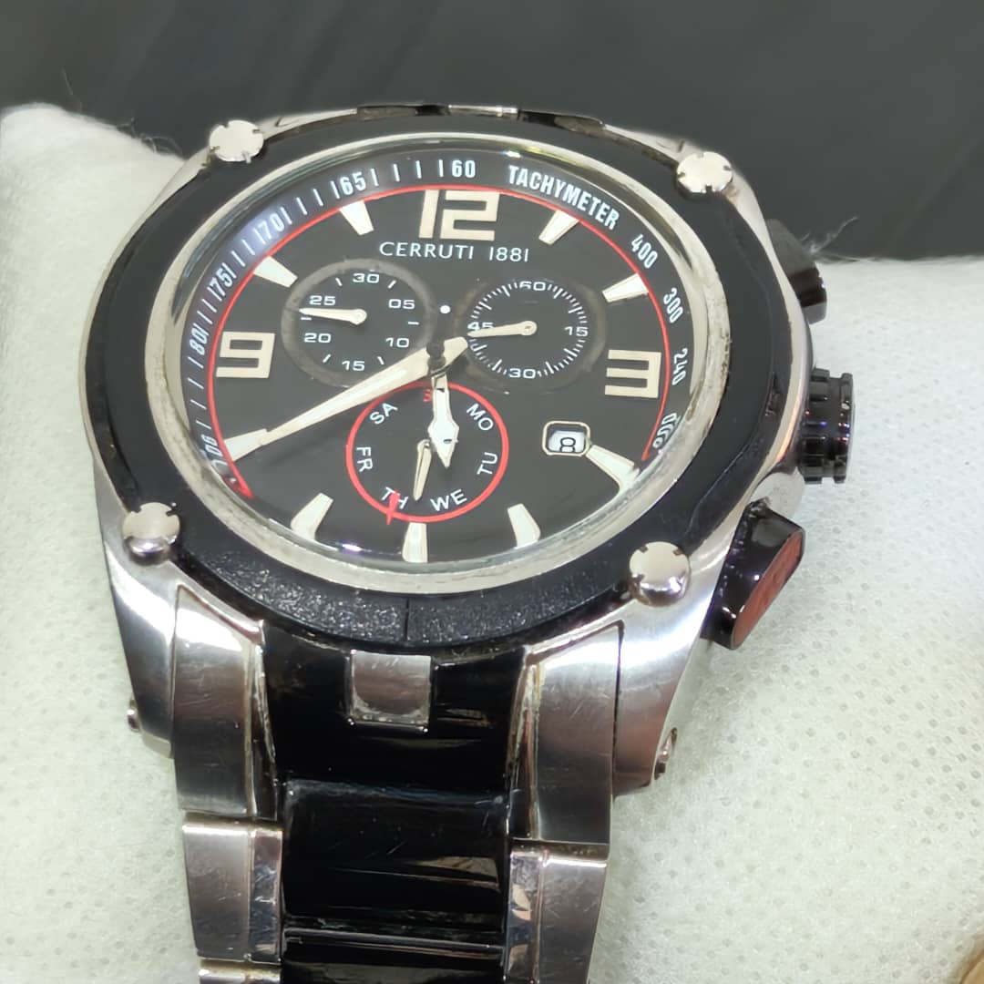 Montre Cerruti 1881 chronographe Quartz original/ زوج ملايين 
42mm
Prix 20000
